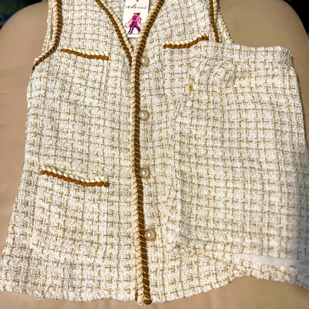 Clothes - Picture 2 of 3